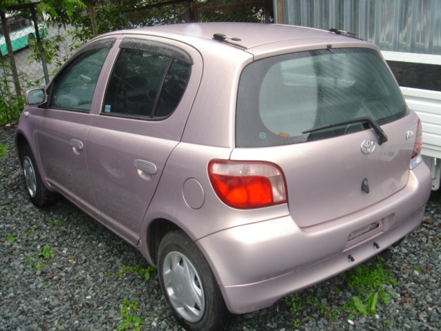 2000 Toyota Vitz Photos