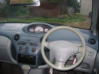 2000 Toyota Vitz Pictures