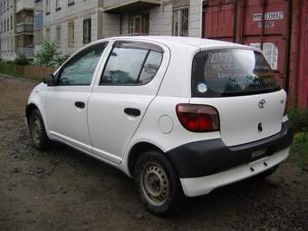 2000 Toyota Vitz Pics