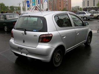 2000 Toyota Vitz Photos