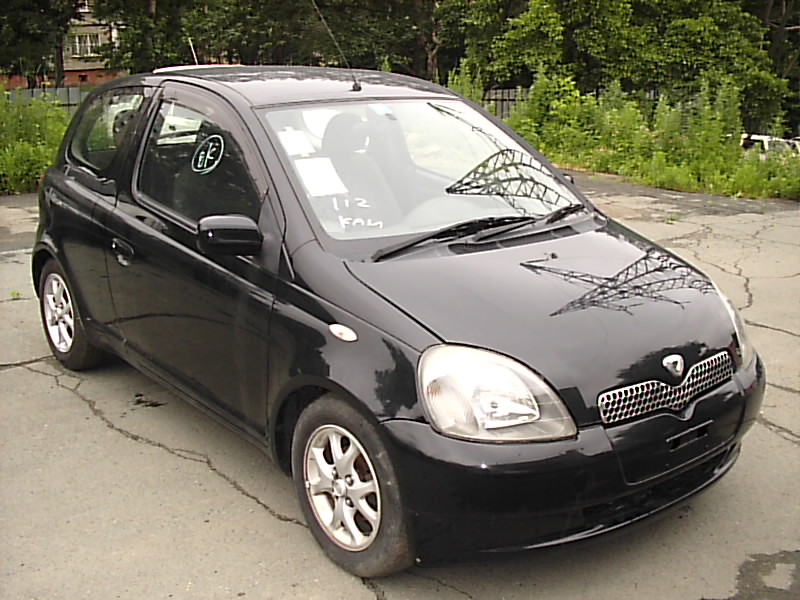 2000 Toyota Vitz Photos