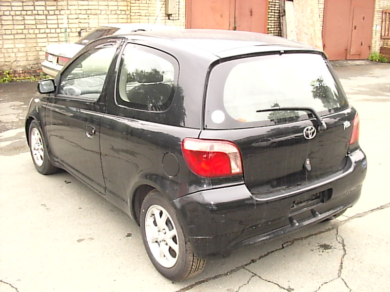 2000 Toyota Vitz Photos