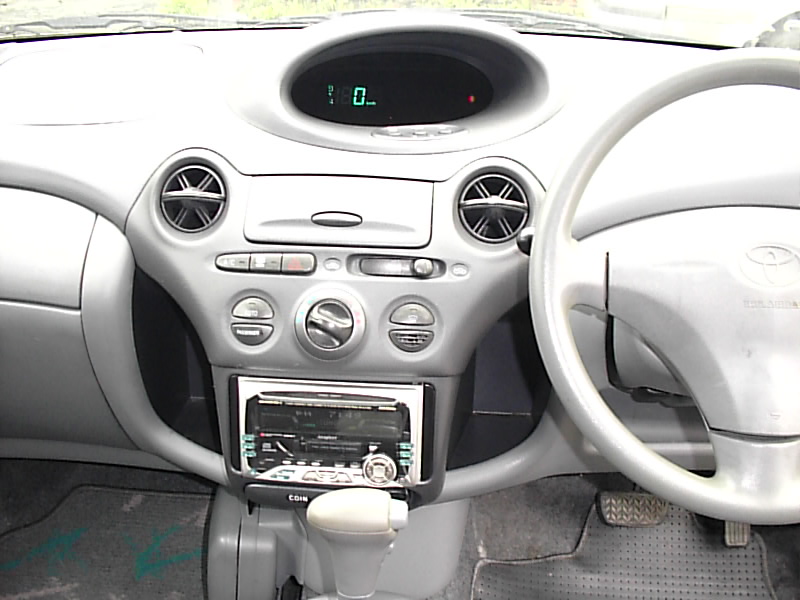 2000 Toyota Vitz Images