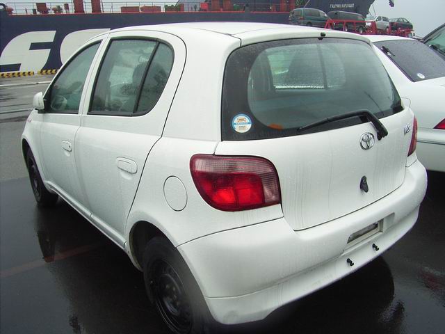 2000 Toyota Vitz Pictures