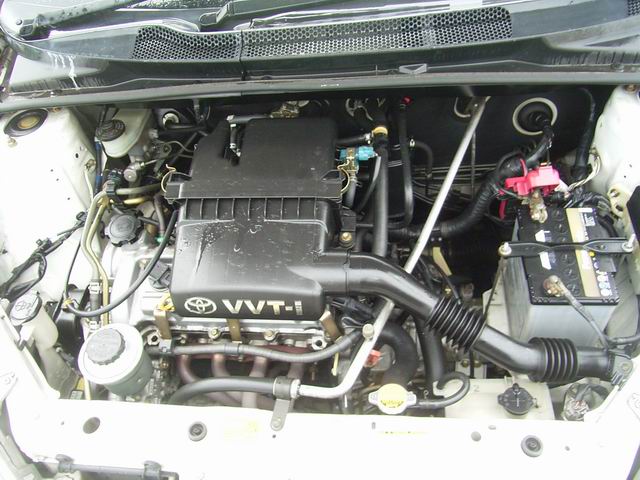 2000 Toyota Vitz Photos
