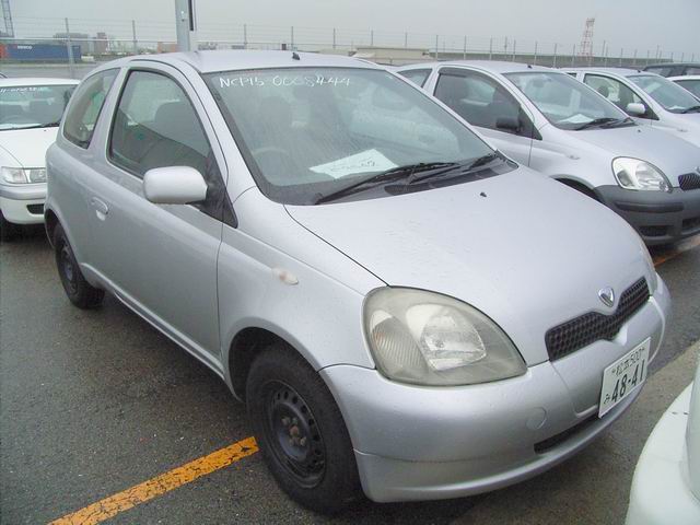 2000 Toyota Vitz Pics