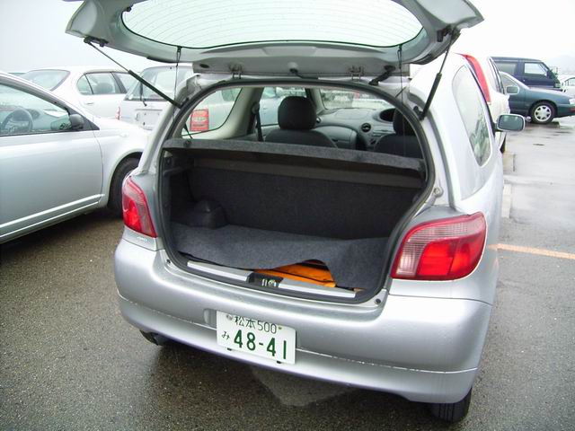 2000 Toyota Vitz Photos