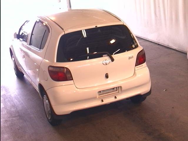 2000 Toyota Vitz Pics