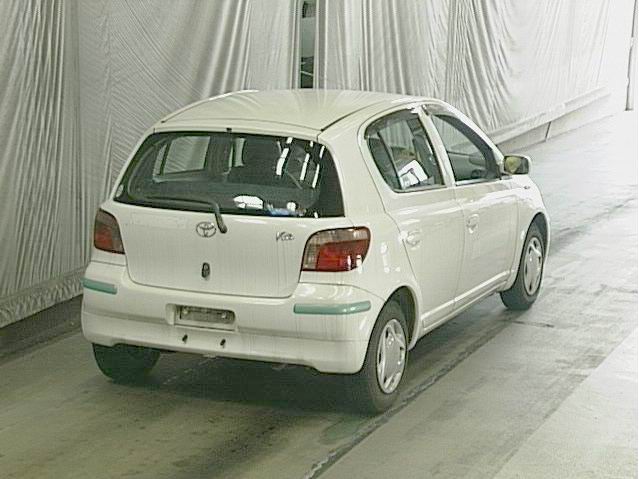 2000 Toyota Vitz Photos