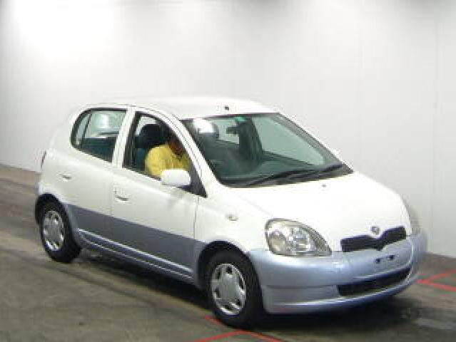 2000 Toyota Vitz Photos