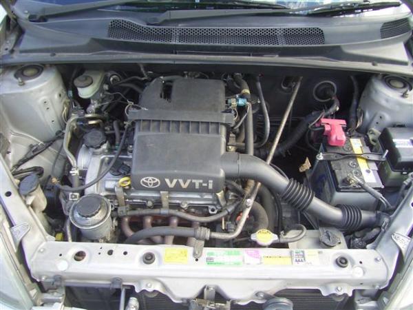 2000 Toyota Vitz Photos