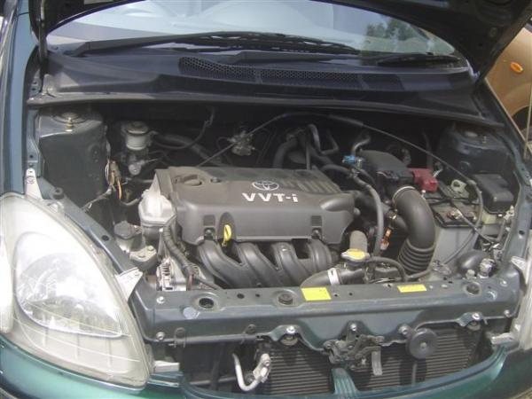 2000 Toyota Vitz Pictures