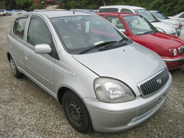 2000 Toyota Vitz Photos