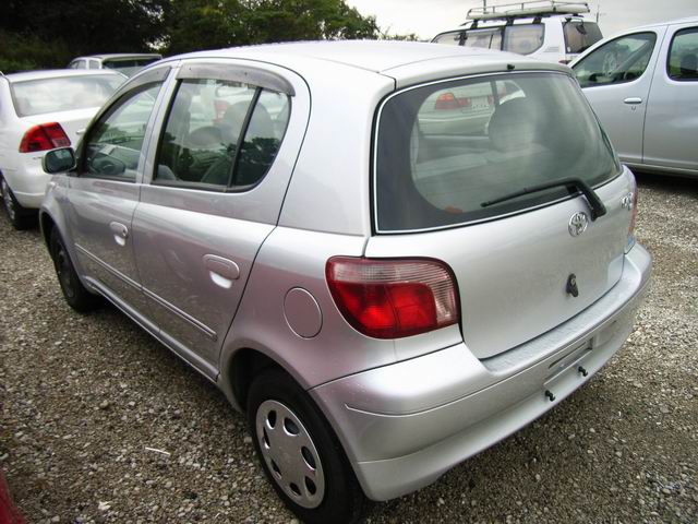 2000 Toyota Vitz Pictures