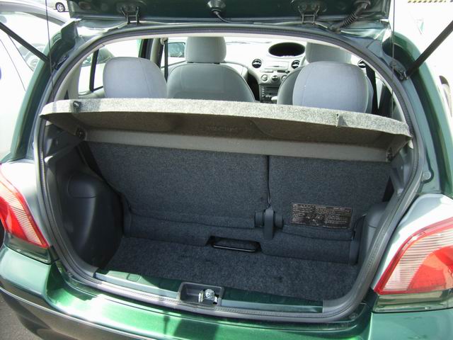 2000 Toyota Vitz Pics