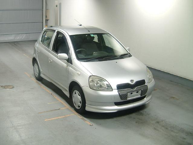 2000 Toyota Vitz Photos