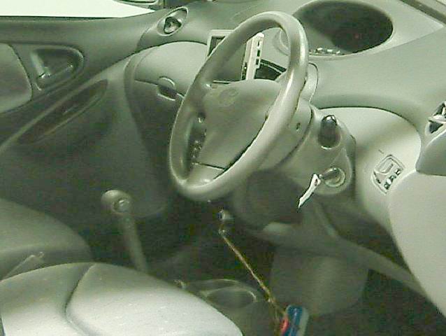 2000 Toyota Vitz Photos