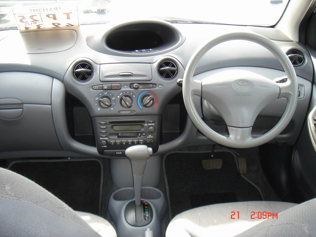 2000 Toyota Vitz Pictures
