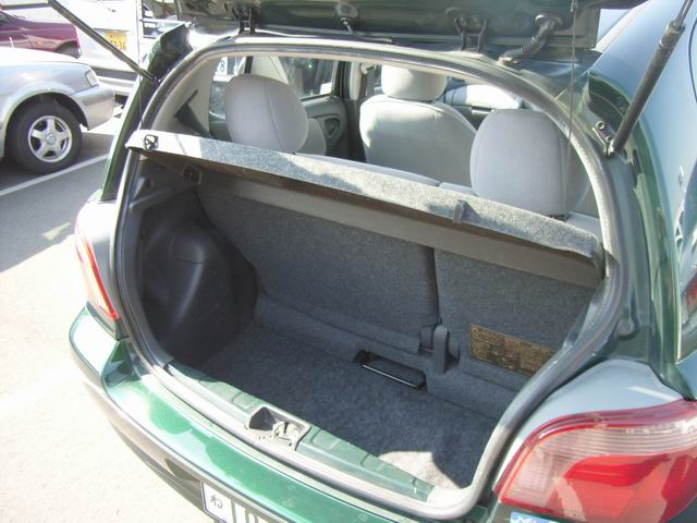 2000 Toyota Vitz Pictures