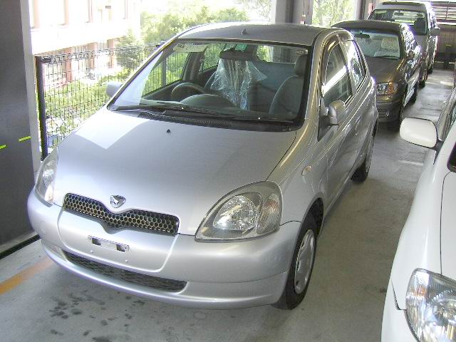 2000 Toyota Vitz Pics