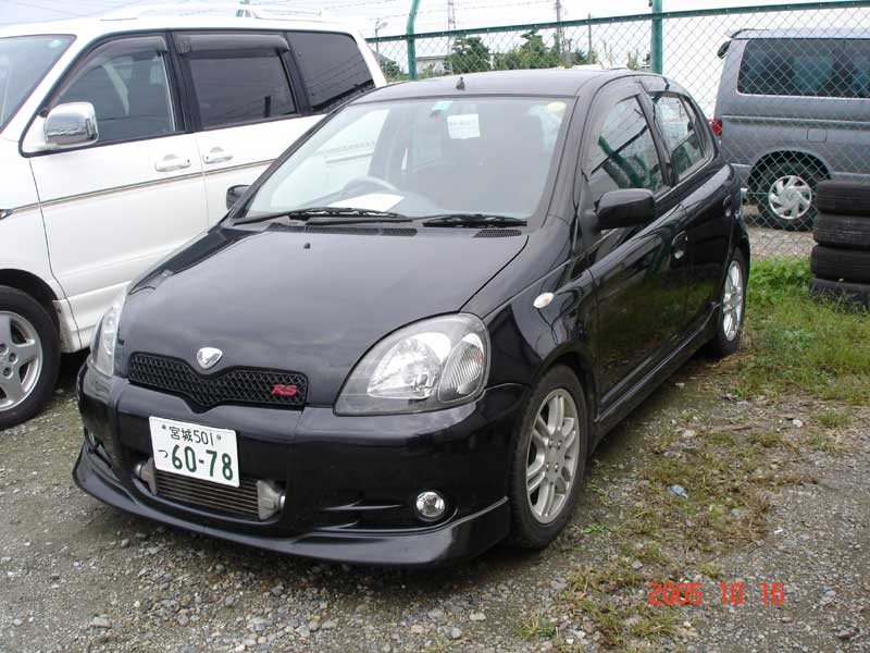 2000 Toyota Vitz Photos