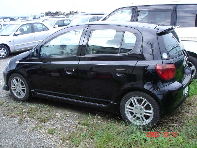 2000 Toyota Vitz Photos