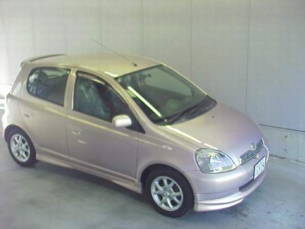 2000 Toyota Vitz Photos