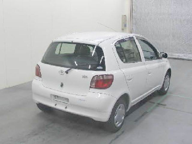 2000 Toyota Vitz Photos