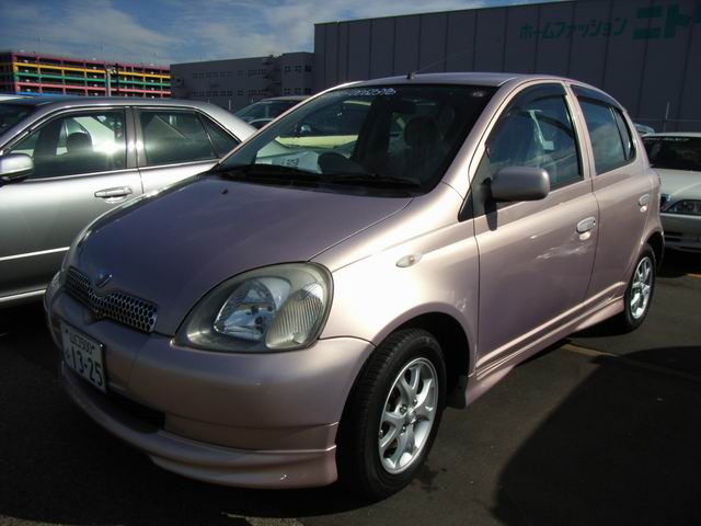 2000 Toyota Vitz Pictures