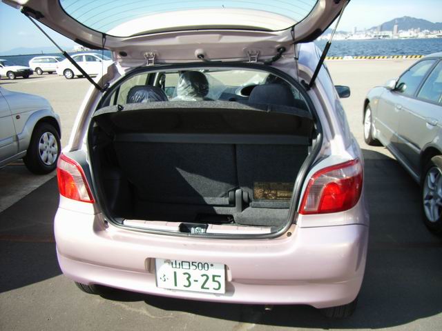 2000 Toyota Vitz Photos