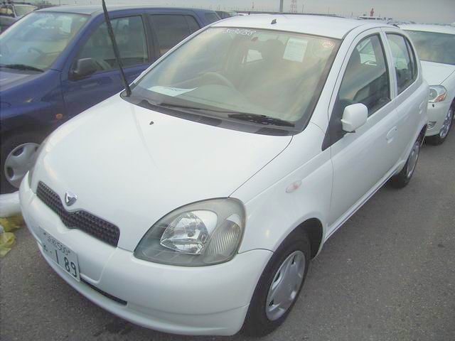 2000 Toyota Vitz Pics