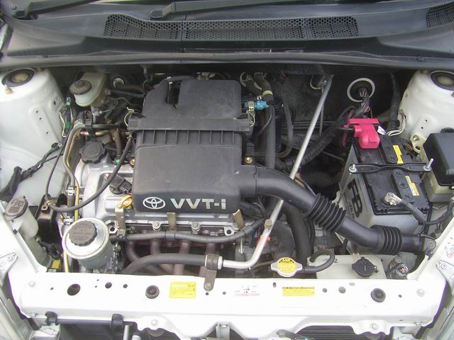 2000 Toyota Vitz Photos