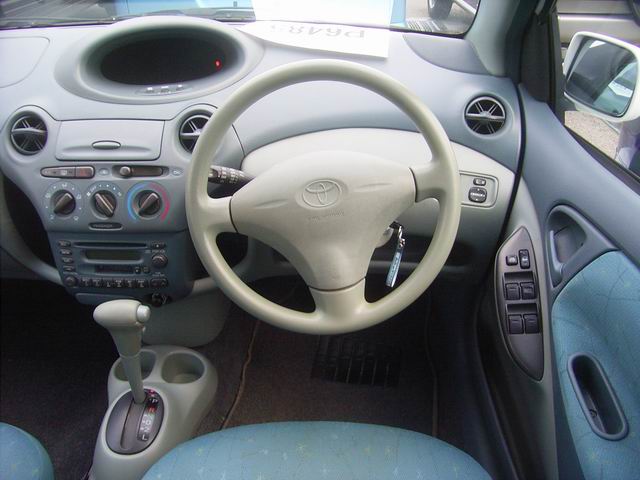 2000 Toyota Vitz Pictures