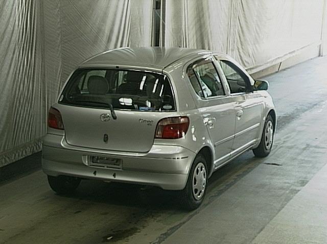 2000 Toyota Vitz Images