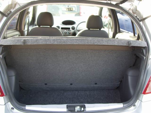 2000 Toyota Vitz Pictures