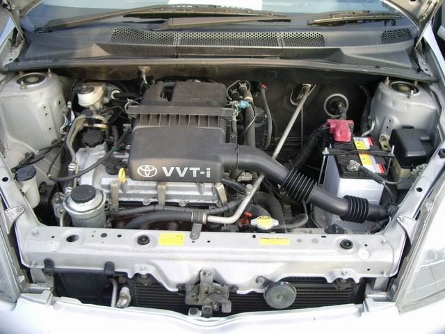 2000 Toyota Vitz Pics