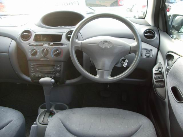 2000 Toyota Vitz Pictures