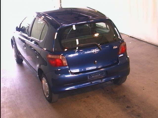 2000 Toyota Vitz Photos