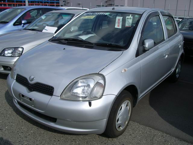 2000 Toyota Vitz Photos