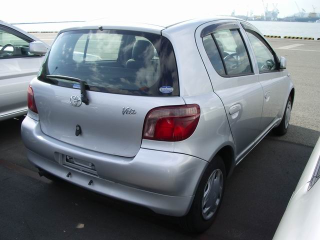 2000 Toyota Vitz Pictures
