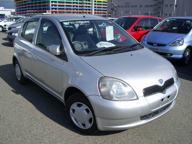 2000 Toyota Vitz Photos