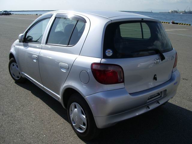 2000 Toyota Vitz Photos