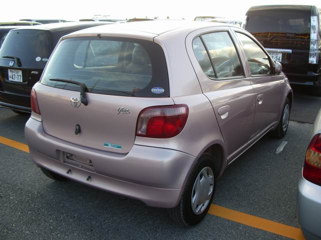 2000 Toyota Vitz Photos