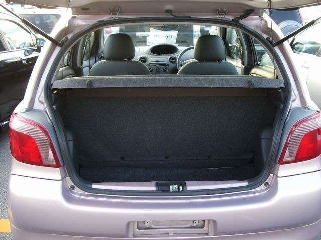 2000 Toyota Vitz Photos