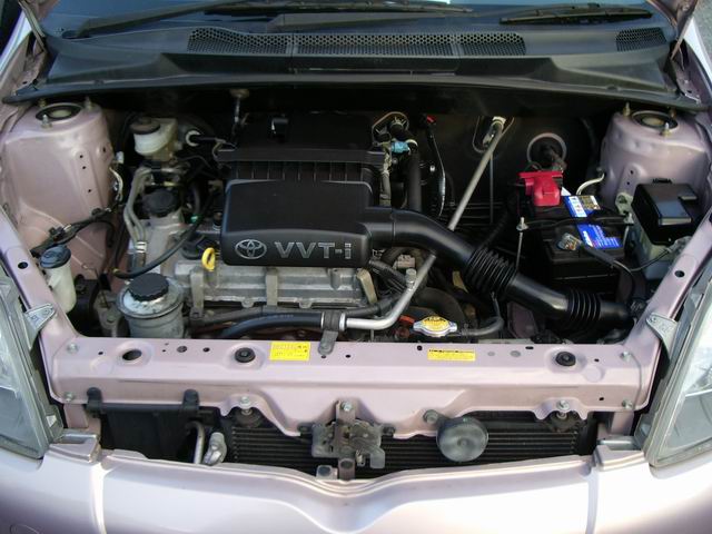 2000 Toyota Vitz Pictures