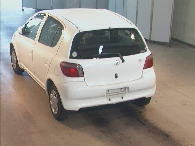 2000 Toyota Vitz Pictures