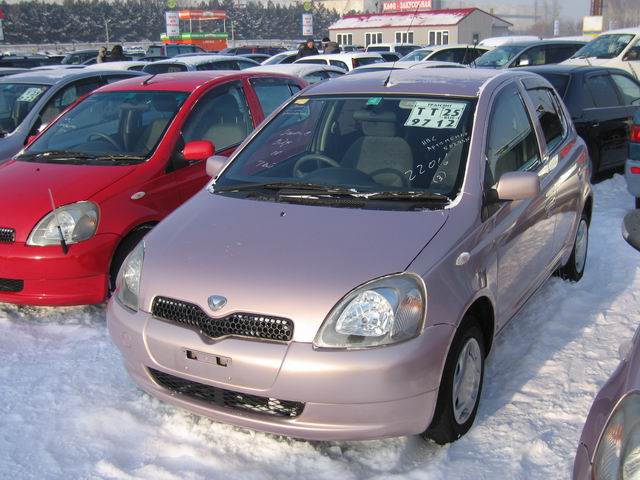 2000 Toyota Vitz Images