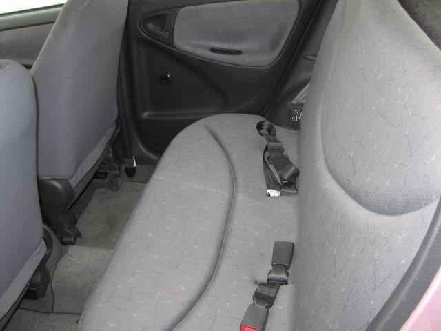 2000 Toyota Vitz Pics