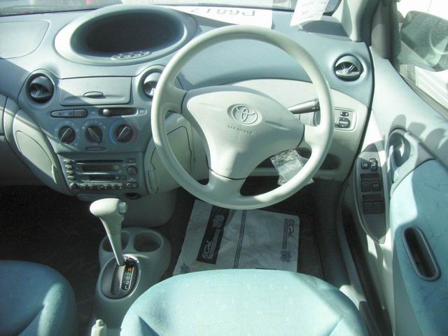 2000 Toyota Vitz Images