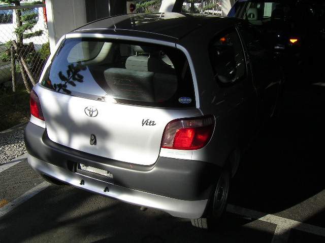 2000 Toyota Vitz Pictures